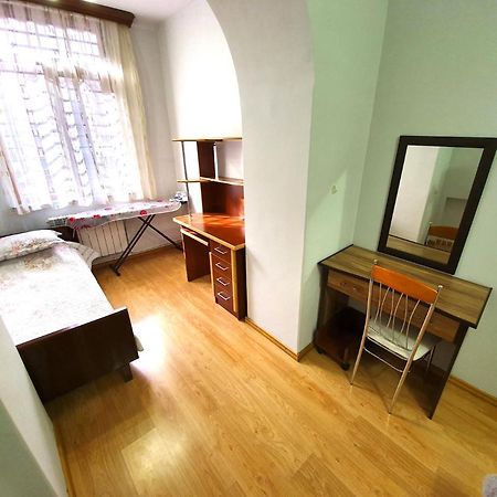 Cozy Apartment Near Opera House Єреван Екстер'єр фото