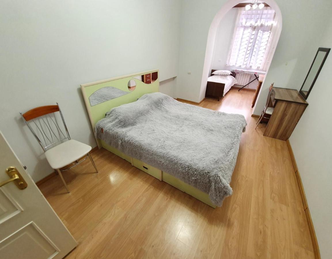 Cozy Apartment Near Opera House Єреван Екстер'єр фото
