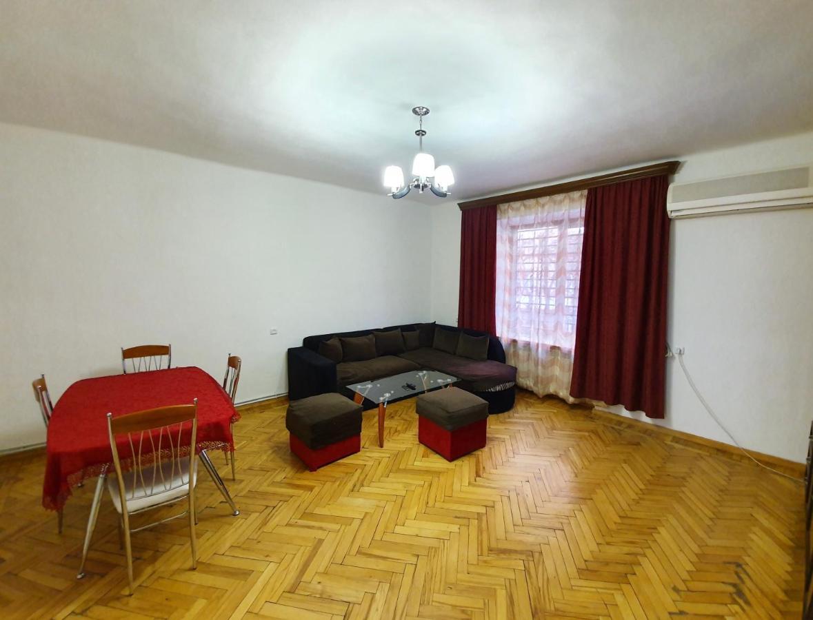Cozy Apartment Near Opera House Єреван Екстер'єр фото